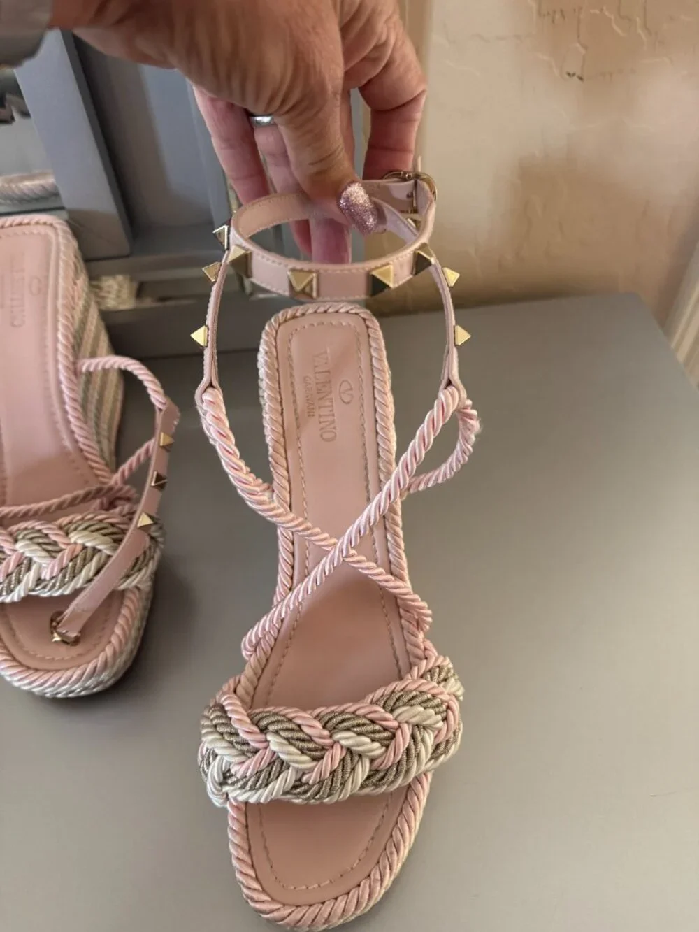 Valentino Garavani Rockstud Rope Wedge Sandals in Rose Quartz multi color - Picture 9 of 15